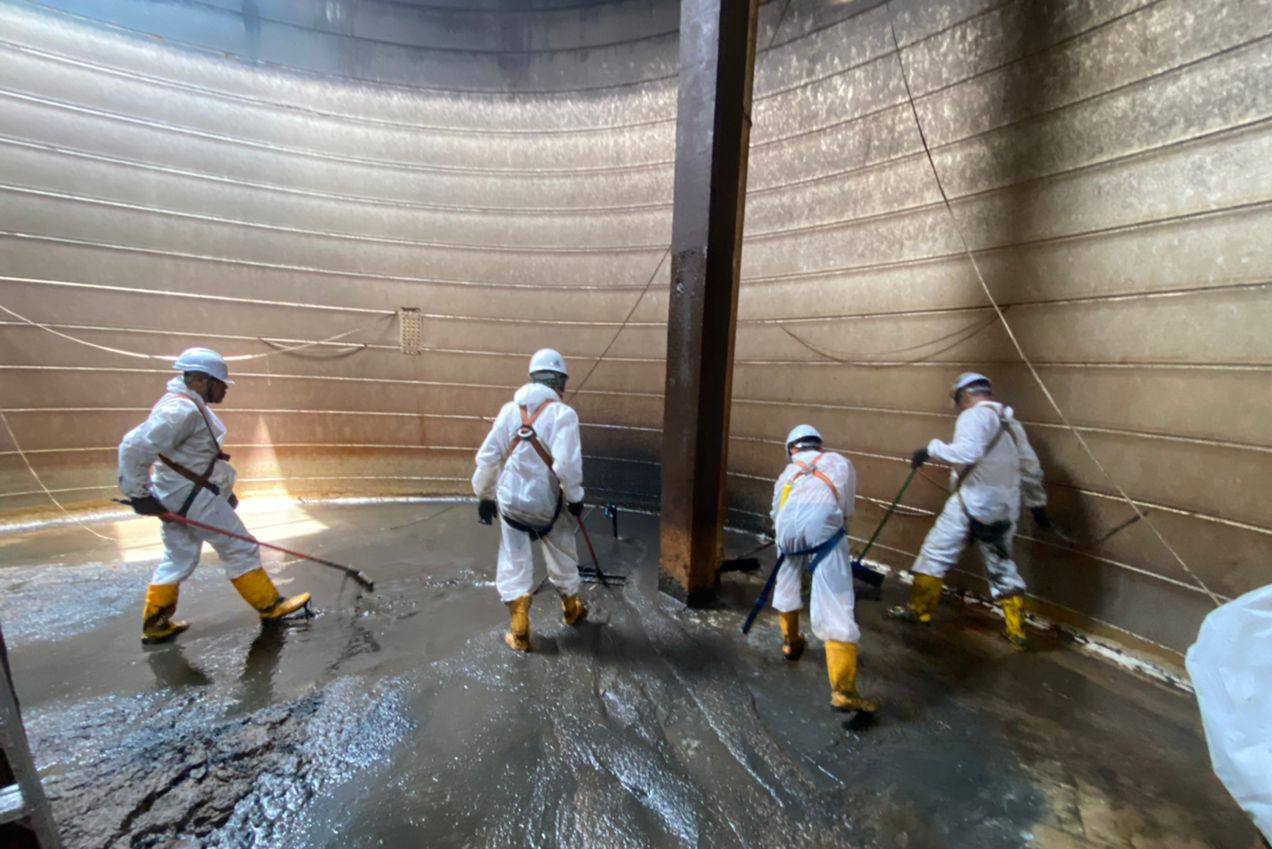 Storage Tanks Cleaning & Maintenance Services
